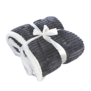 שמיכת פליז מפנקת דו צדדית בעיצוב מובלט